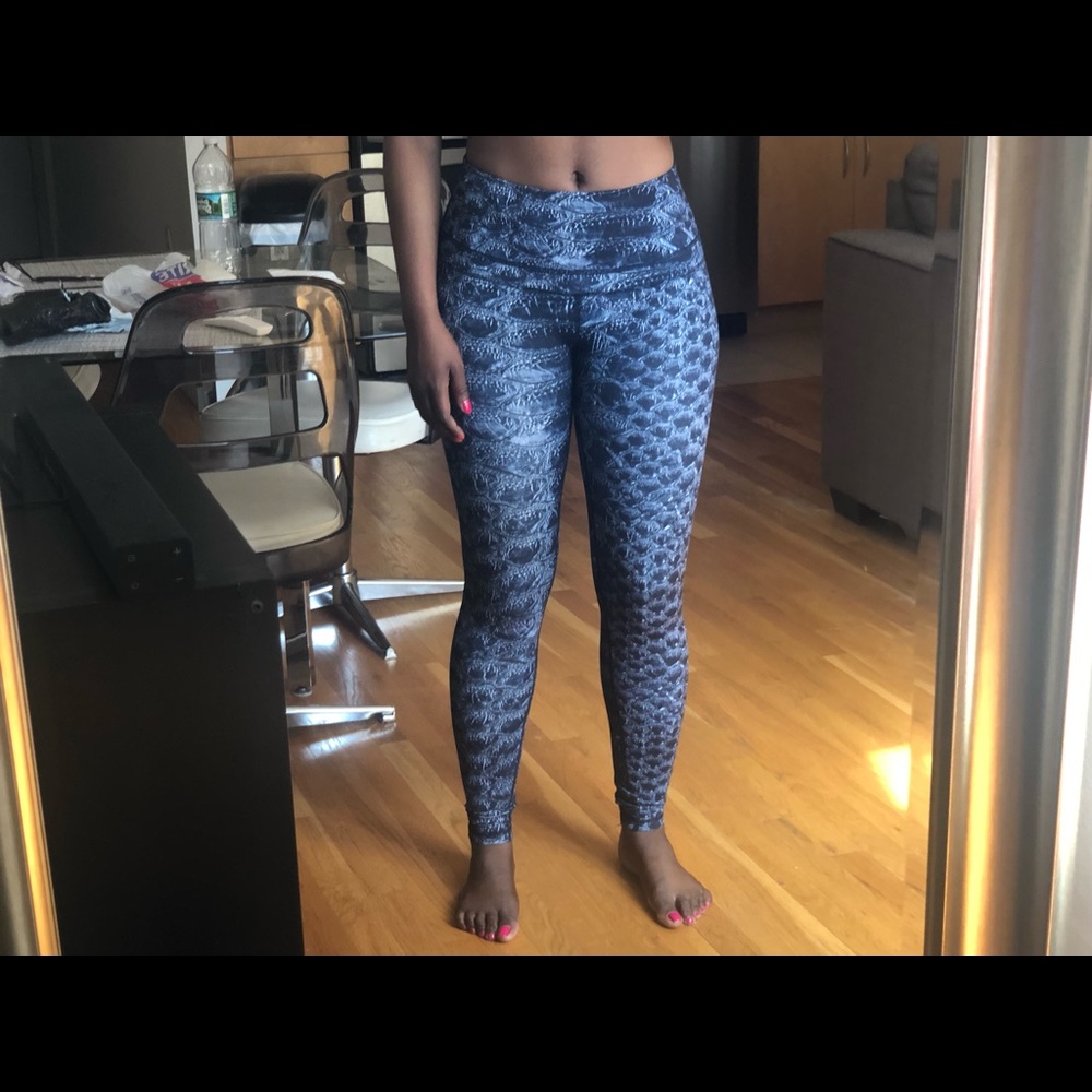 Varley Navy Snake Legging (size M)